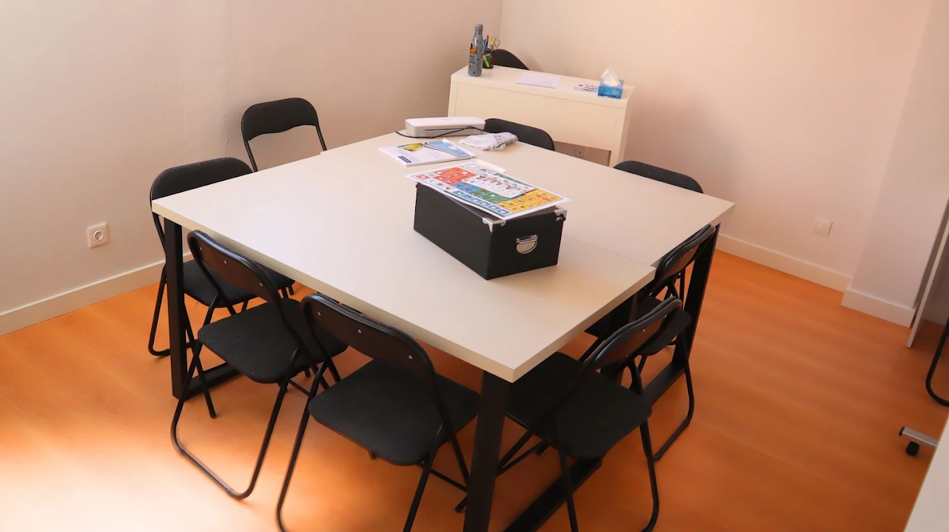 Espacio interior preparado para las familias
